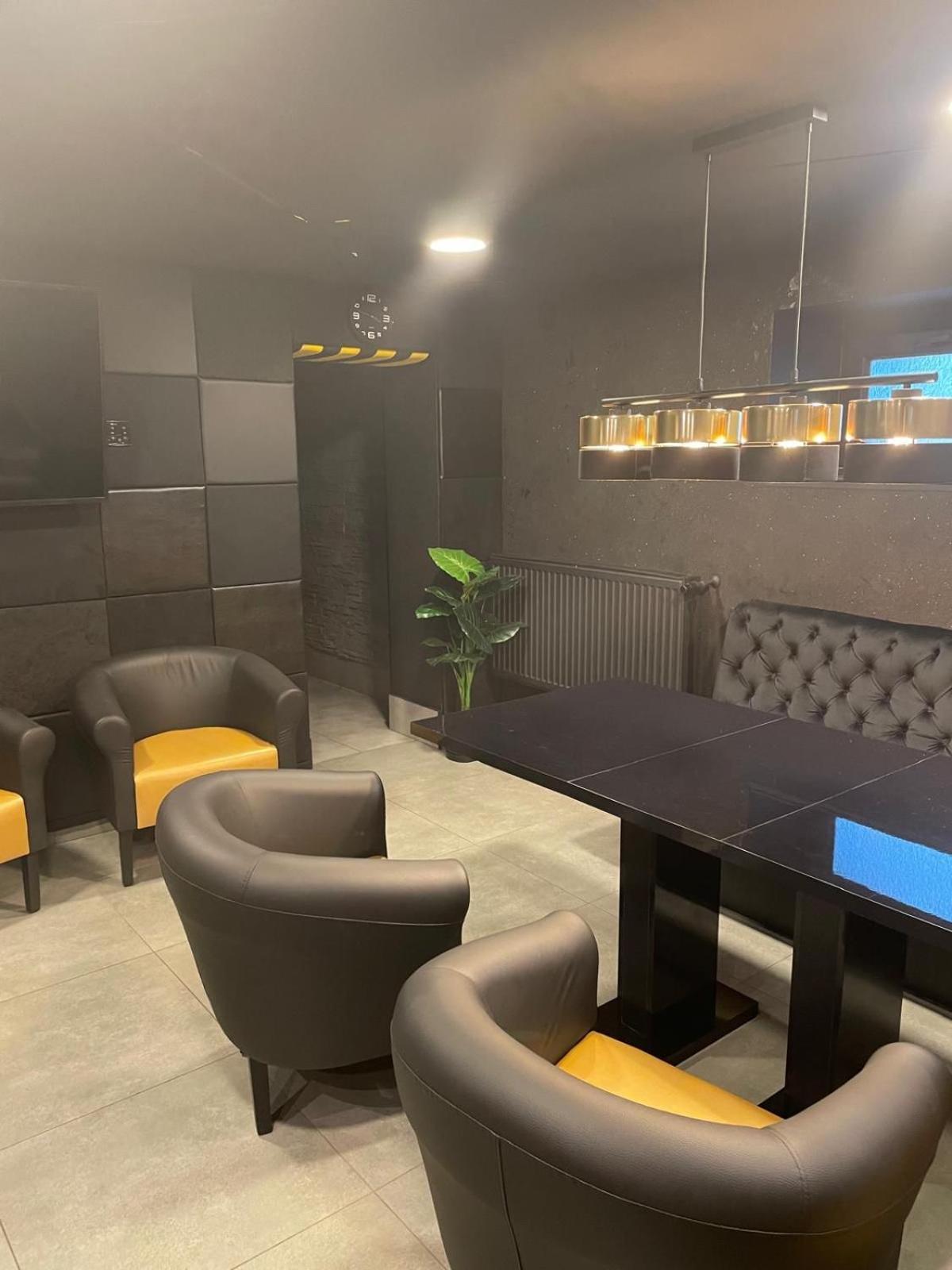 Strzelecka 1 Hotel Opole Ngoại thất bức ảnh